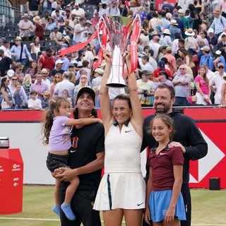 Tatjana Maria freut sich mit ihrer Familie über den Sieg in Queens