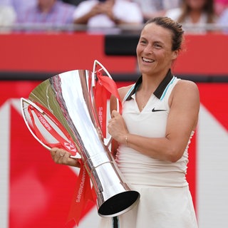 Tatjana Maria freut sich über ihren Sieg beim WTA-Tennisturnier in London