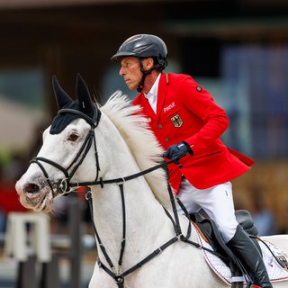 Hans-Dieter Dreher auf "Elysium" bei den Springreiter Europameisterschaft in A Coruna.