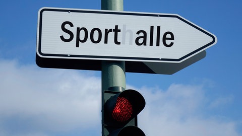 Das Geld für die Sanierung von Sporthallen fehlt häufig.
