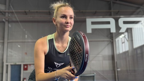 Victoria Kurz beim Padel-Training.