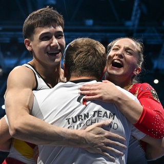 Timo Eder und Karina Schönmaier holen bei der Heim-EM überraschend die Goldmedaille im Mixed-Wettbewerb. 