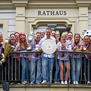 Empfang der Deutschen Meisterinnen im Handball in Ludwigsburg mit Eintrag ins Goldene Buch der Stadt