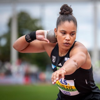 Kugelstoßerin Yemisi Ogunleye ist Deutsche Meisterin.