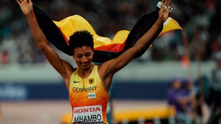 Weitspringerin Malaika Mihambo beschert den deutschen Leichtathleten nach der Nullnummer von Budapest wieder eine Medaille.