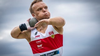 Nico Kappel, Paralympics-Sieger, im Trikot des VFB Stuttgart