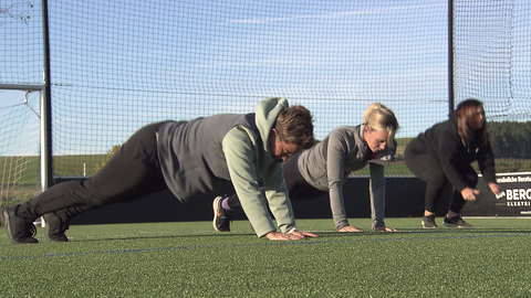 Von einer Rückenschule bis hin zum Training der F-Jugend - das neue Kleinspielfeld des FC Kirchweiler wird von verschiedenen Gruppen genutzt. 