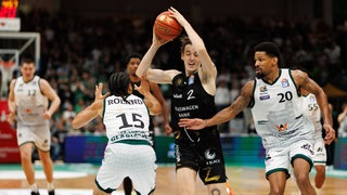 Basketball Spielszene zwischen Gladiators Trier und Braunschweig