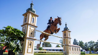 Springreiter Hans-Dieter Dreher beim CHI Donaueschingen 2024. Nach der Trennung von Veranstalter Schafhof Connects ist noch unklar, wie es mit dem Traditionsturnier weitergeht.