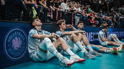 Die Spieler des VfB Friedrichshafen enttäuscht Lüneburg LKH Arena Niedersachsen Deutschland 