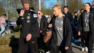 Markus Gaugisch (li.) und Kapitänin Antje Döll