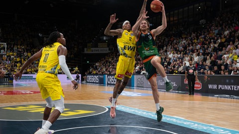 Der Trierer Marc Hollersbacher wird von Michaele Kyser geblockt.