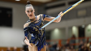 Darja Varfolomeev (TSV Schmiden) beim Bundesliga-Finale mit Reifenübung