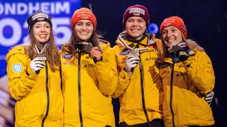 Die Skispringerinnen Juliane Seyfarth, Selina Freitag, Agnes Reisch und Katharina Schmid