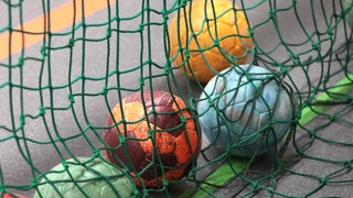 Bälle in einem Handballtor