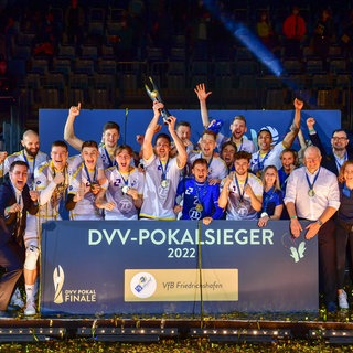 VfB Friedrichshafen jubelt über den DVV-Pokalsieg 2022