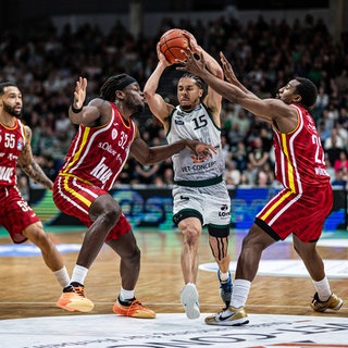 DIe Gladiators Trier empfangen die Würzburg Baskets in der Arena Trier.