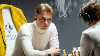 Vincent Keymer beim Spiel gegen Magnus Carlsen (2025)