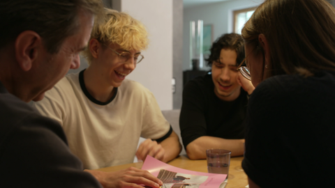 Speedkletterer Finn-Lucas Scholtes mit seiner Familie