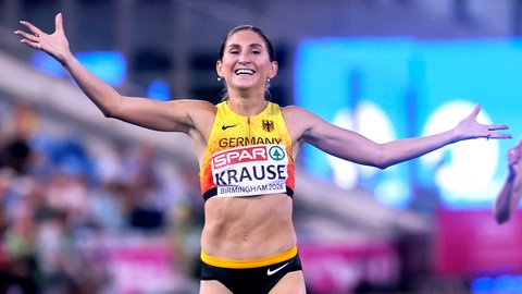 Gesa Felicitas Krause beim Zieleinlauf bei Leichtathletik-EM in Birmingham