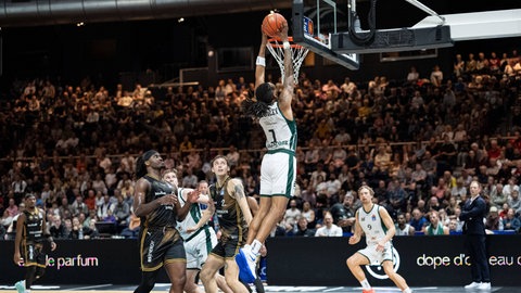 Starkes erstes Spiel von Austin Crowley von den Gladiatros Trier zum Basketball-Bundesligaauftakt.