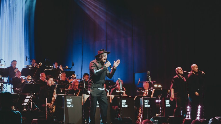 Max Mutzke mit SWR Big Band