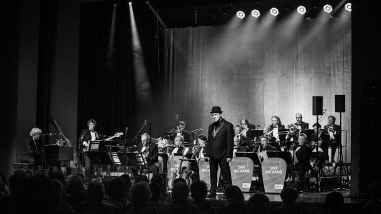 SWR Big Band und Bernd Kohlhepp aka Herr Hämmerle