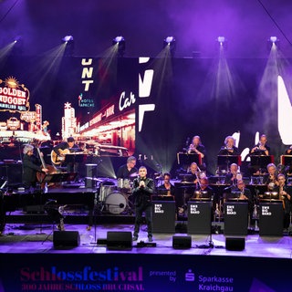 Curtis Stigers und SWR Big Band auf der Bühne