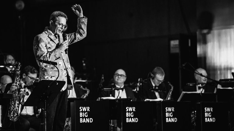 Hans-Peter Zachary beim Moderieren