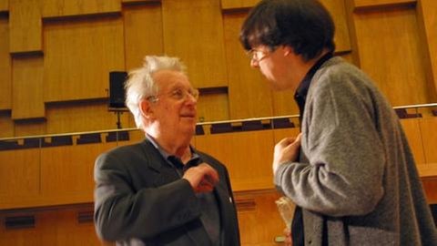 Zwei Männer unterhalten sich