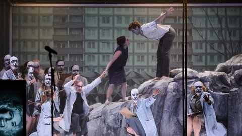 "Adam und Eva" von Mike Svoboda bei den Schwetzinger SWR Festspielen 2025.