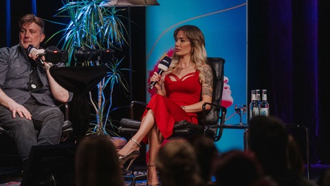 Das SWR Podcastfestival 2025 ist gestartet - mit "Sprechen wir über Mord?!" und "Der Gangster, der Junkie und die Herrin"