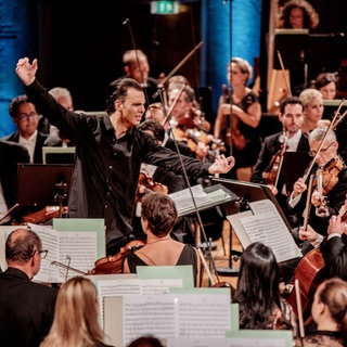 Teodor Currentzis dirigiert das SWR Symphonieorchester