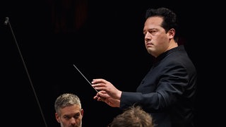 Robert Treviño dirigiert