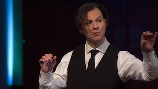 Teodor Currentzis dirigiert