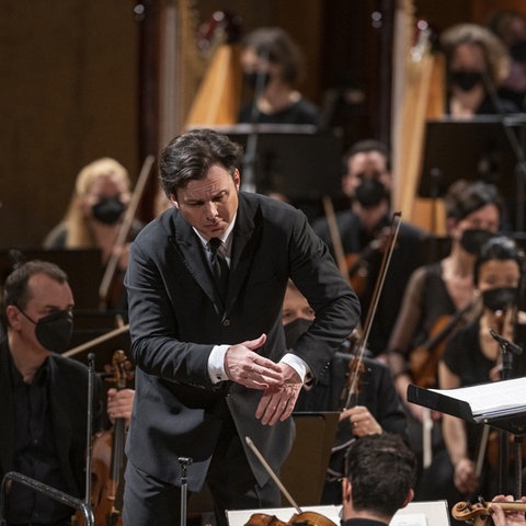 Teodor Currentzis am Pult des SWR Symphonieorchesters