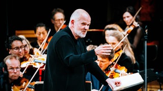 François-Xavier Roth und das SWR Symphonieorchester am 27.11.2025 in der Stuttgarter Liederhalle