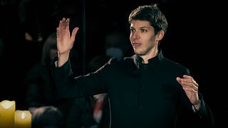 Yuval Weinberg dirigiert