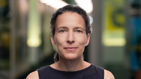 Moderatorin Vanja Weingart aus dem SWR1 Team. Sie moderiert den SWR1 Sonntagmorgen und den SWR1 Feiertagmorgen.