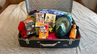 Sechs kleine Kartenspiele und Brettspiele für den Urlaub: So passt viel Spielspaß für die Reise in den Koffer.