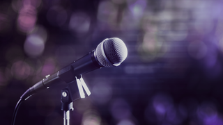 Ein Mikrofon steht für den ARD Musikclub Deutsch