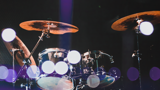 Ein Schlagzeug steht für den ARD Musikclub Rock