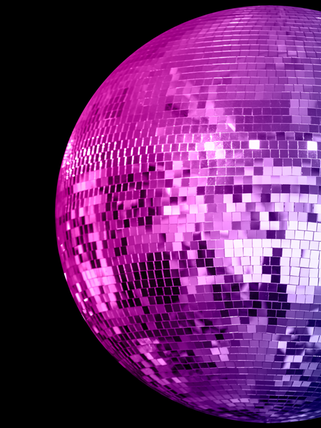 Eine Discokugel steht für den ARD Musikclub Party