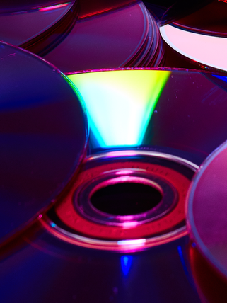 Einige CDs aufeinander gelegt stehen für den ARD Musikclub 90er