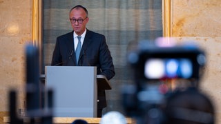 Bundeskanzler Friedrich Merz (CDU) nimmt an einem Festakt zur Wiederherstellung der Synagoge Reichenbachstraße teil.