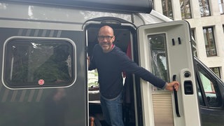 Der Minimalist Rafael Treite in seinem Reisemobil