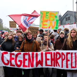 Schulstreik gegen die Einführung einer Wehrpflicht.