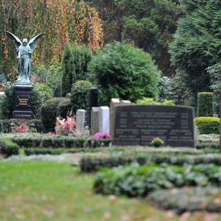 Ohlsdorfer Friedhof mit klassischen Gräbern wurde zum schönsten in Deutschland gewählt. Eine Form der Bestattung.