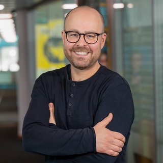 Moderator Max Oehl aus dem SWR1 Team. Zu hören unter anderem am Nachmittag, in SWR1 Die Nacht oder im SWR1 Verkehrsservice.