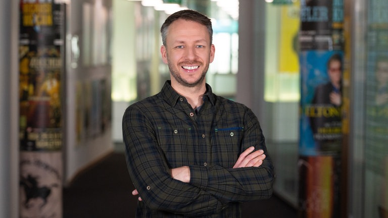 Moderator Sebastian Frisch aus dem SWR1 Team. Zu hören unter anderem im SWR1 Sonntagmorgen und in SWR1 Die Nacht.